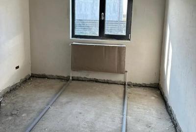 Casă cu 4 camere cu Teren 350 Mp în 1 Decembrie - 2