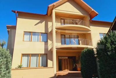 Casă cu 7 camere cu Teren 700 Mp în Central - 10