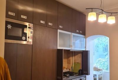 Apartament cu 3 camere decomandat, mobilat în Dorobanți