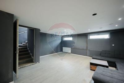 Casă cu 8 camere cu Teren 500 Mp în Iosia - 12