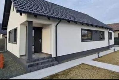 Casă cu Teren 600 Mp în Sânmihaiu Român