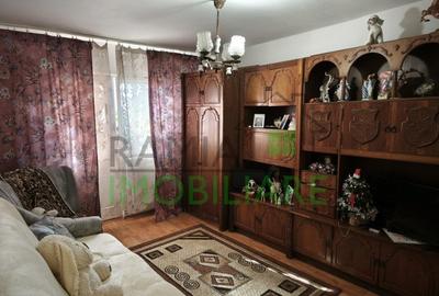 Apartament 3 camere, etaj intermediar