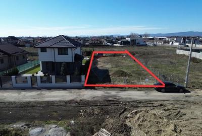 Teren Construcții intravilan de 561 mp, în Nord - 5