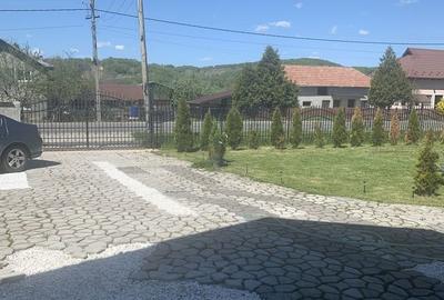 Casă cu Teren 200 Mp în Central - 1