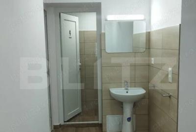 Spațiu comercial, de 200 mp, în Central - 8