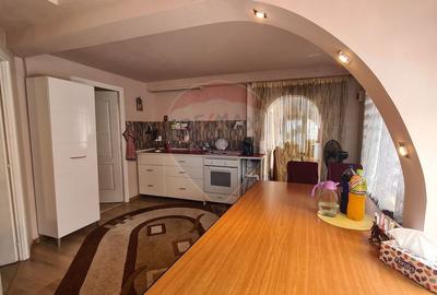 Casă individuală cu 4 camere în Brezoaele