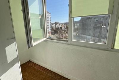 Apartament cu 3 camere decomandat în Decebal