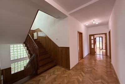 Vila spațioasă în Sisesti | 600 mp | 9 locuri de parcare | Teren 1500 mp - 8