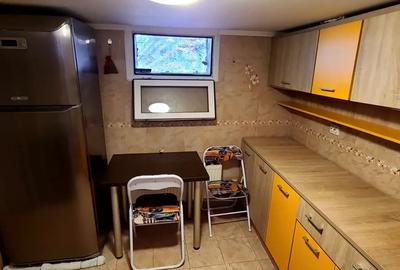 Inchiriez ap. 2 camere central - 2