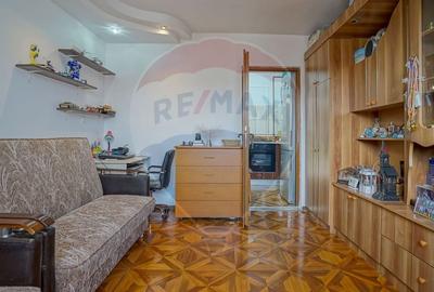 Apartament cu 1 camere semidecomandat, mobilat în Tractorul - 4