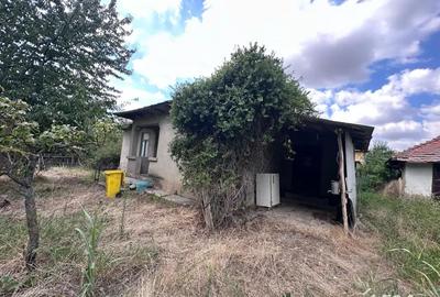 Casă cu 4 camere cu Teren 1610 Mp în Ciochina - 9