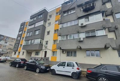 Apartament cu 4 camere decomandat în Tineretului