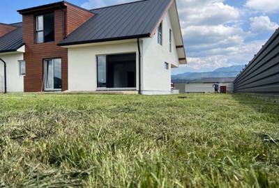 Casă individuală cu 5 camere cu Canalizare în Cristian - 1