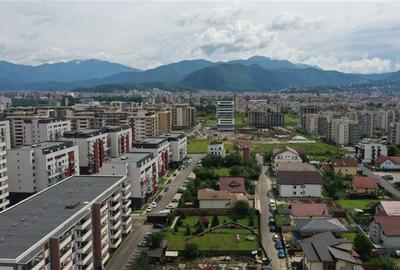 10.000mp intravilan, front la doua strazi, configuratie avantajoasa, aria Coresi - 1