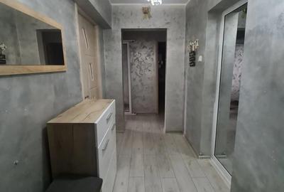 Vand apartament cu 3 camere decomandat