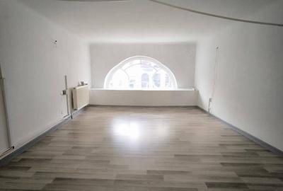 Spațiu comercial, de 92 mp, în Central - 6