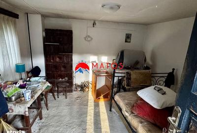 Casă cu 3 camere decomandat cu Teren 1554 Mp în Poiana