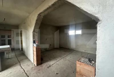 Casă cu 3 camere cu Teren 2967 Mp în Vest