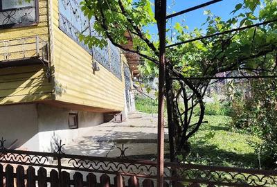 Casă cu 3 camere cu Teren 2000 Mp în Central - 1