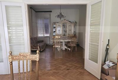 Vand casa ultracentral pretabil clinica privata, cabinete av - 1