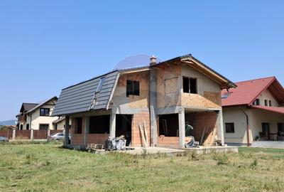 Casa la rosu in Crisitan, Brasov cu 4 camere de vanzare - 2