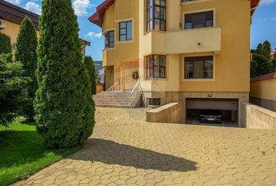 Casă cu Teren 956 Mp în Central - 2