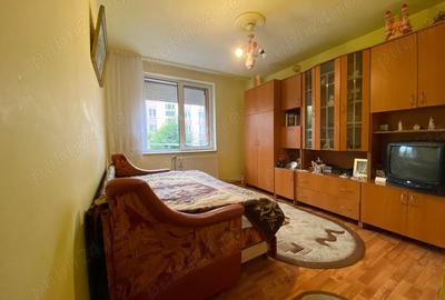 Apartament cu 3 camere decomandat în 22 Decembrie - 12