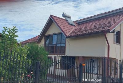 Casă cu 4 camere în Cârbești - 7