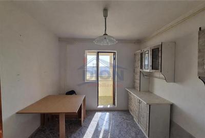 Apartament cu 3 camere decomandat în Berceni - 1