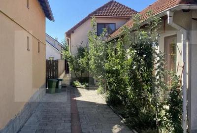 Vila spa?ioasa cu 5 dormitoare ?i curte de 730 mp - 12