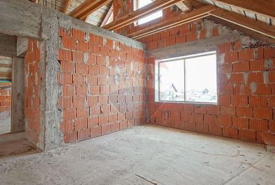 Casă cu 6 camere cu Teren 847 Mp în Hălchiu - 49