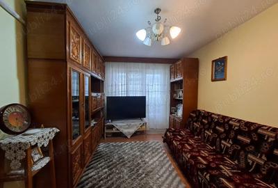 Zona Orizont - 3 camere semidecomandat balcon mobilat centrala etaj 2 - 4