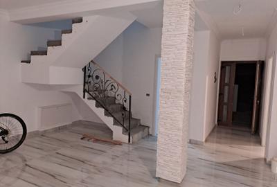 Casă cu 4 camere în Pantelimon - 1