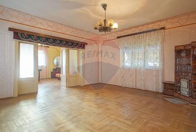 Casă cu 6 camere cu Teren 2134 Mp în Cincu - 4
