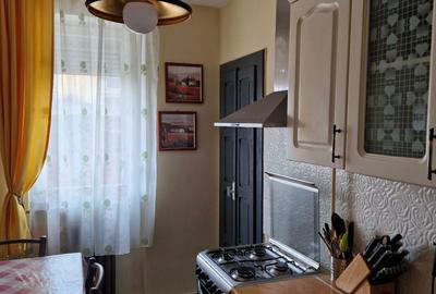 Apartament cu 3 camere decomandat în Central - 1