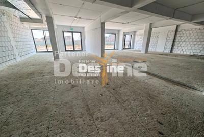 Spațiu comercial, de 217 mp, în Baza 3 - 8