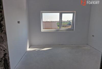 Apartament cu 3 camere decomandat în Bucovăț (Remetea Mare) - 2