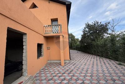 Casă individuală cu 8 camere cu Canalizare în Vulturu - 15
