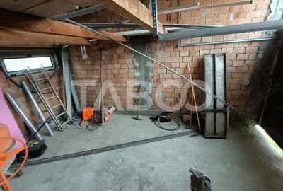 Casă cu 5 camere cu Canalizare în Tineretului - 8