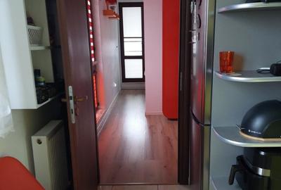 Apartament cu 3 camere semidecomandat în Bucureștii Noi - 4