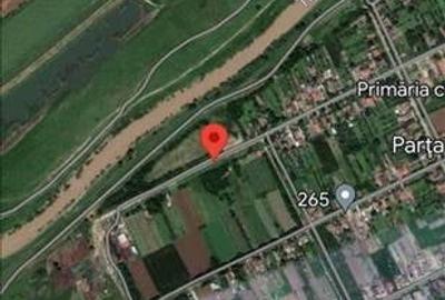 Teren Construcții intravilan de 1390 mp, în Parța