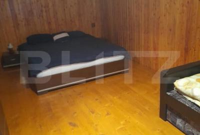 Casă cu 5 camere cu Teren 2033 Mp în Central - 3
