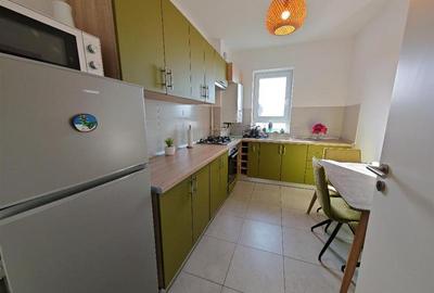 Apartament cu 2 camere decomandat, mobilat în Tractorul - 18