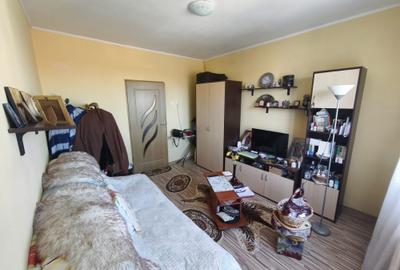 Garsonieră decomandată, mobilată în CET - 3