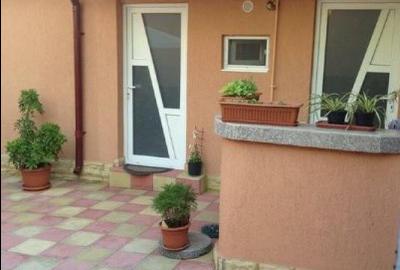 Casă cu 8 camere cu Teren 240 Mp în Universitate - 2
