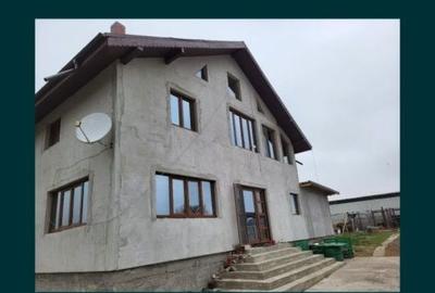 Casă cu 4 camere cu Teren 2200 Mp în Balș - 3