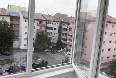 Apartament cu 4 camere decomandat în Central - 1