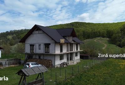 Casă cu 7 camere cu Teren 1300 Mp în Pătrăuți - 2