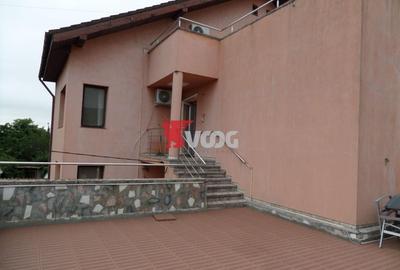 Casă individuală cu 8 camere cu Canalizare în Mehala - 2