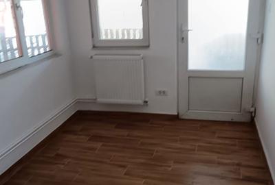Casă cu 2 camere cu Teren 1500 Mp în Central - 6